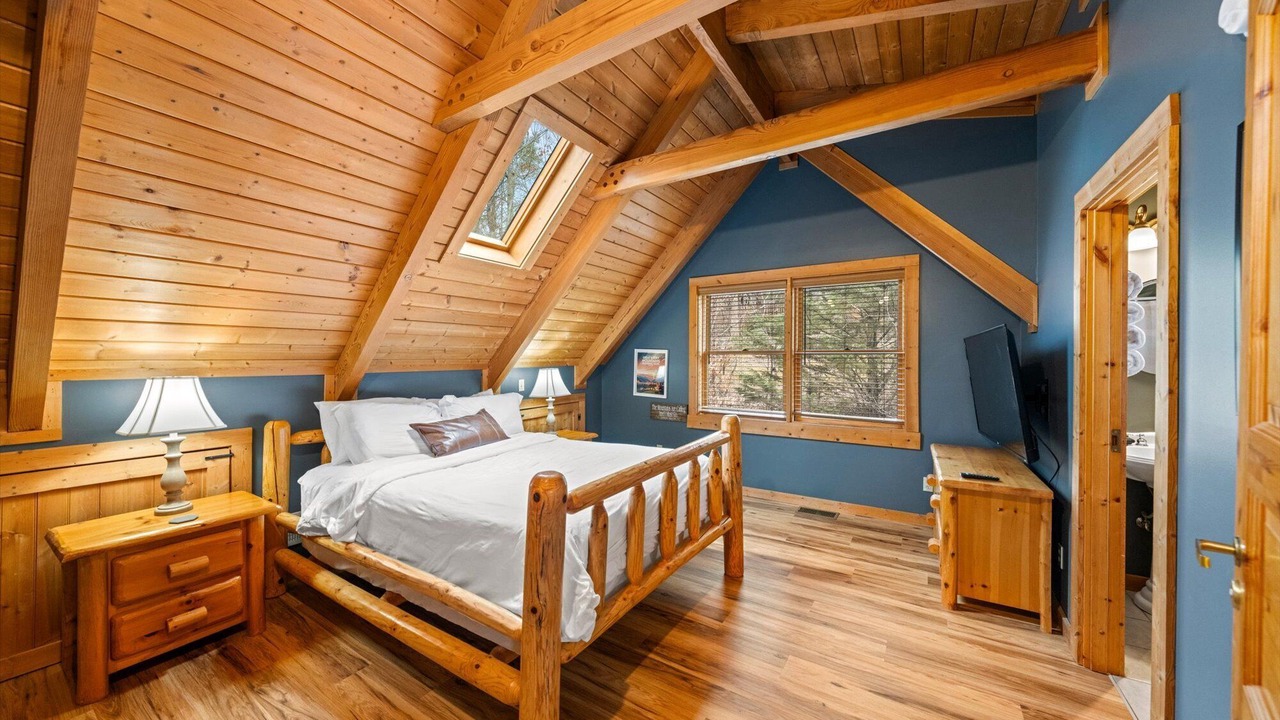 Photo of Bedroom in Wears Valley