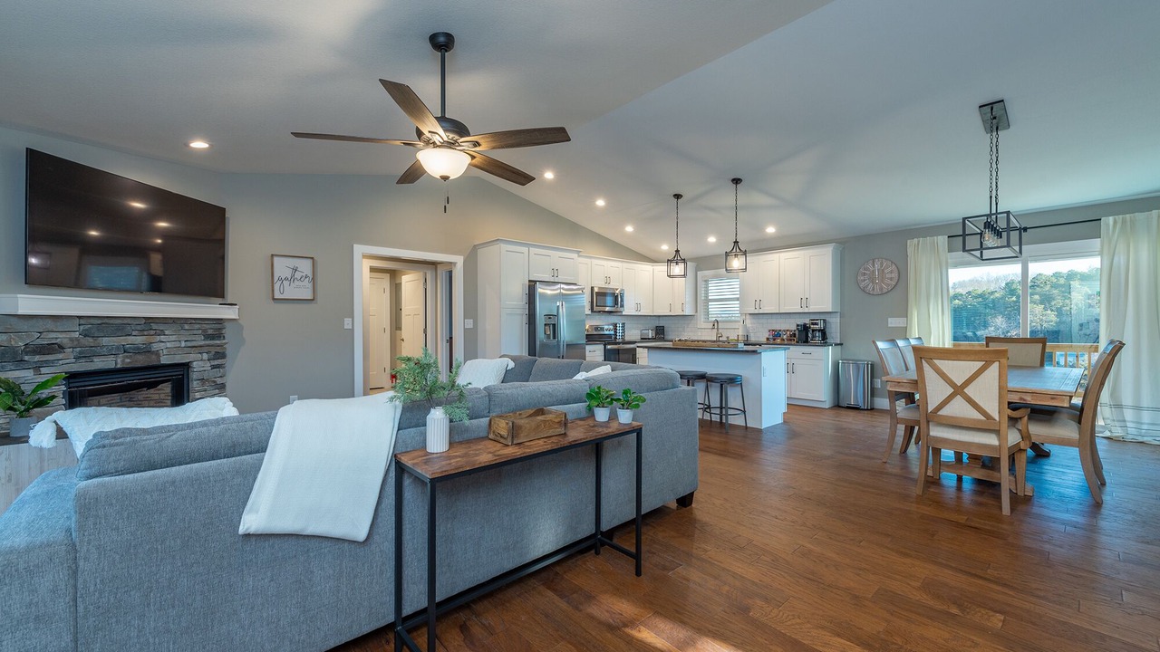 Photo of Livingroom in Weaverville