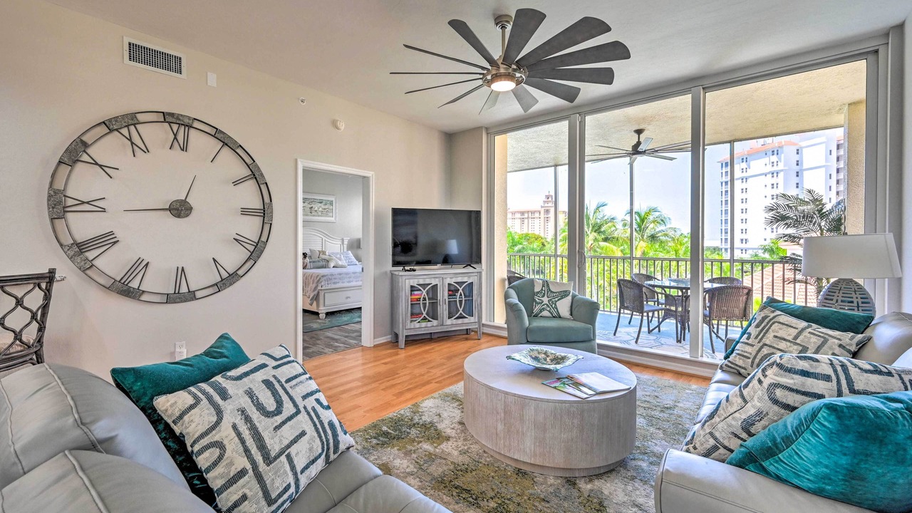 Photo of Livingroom in Vanderbilt Beach