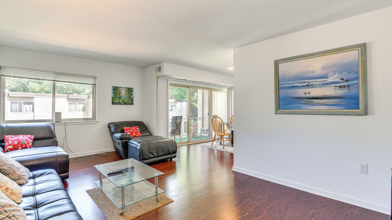 Photo of Livingroom in North Bethesda