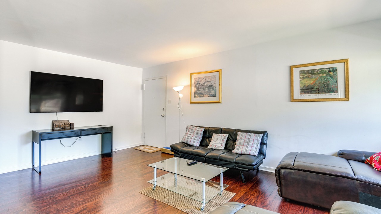 Photo of Livingroom in North Bethesda