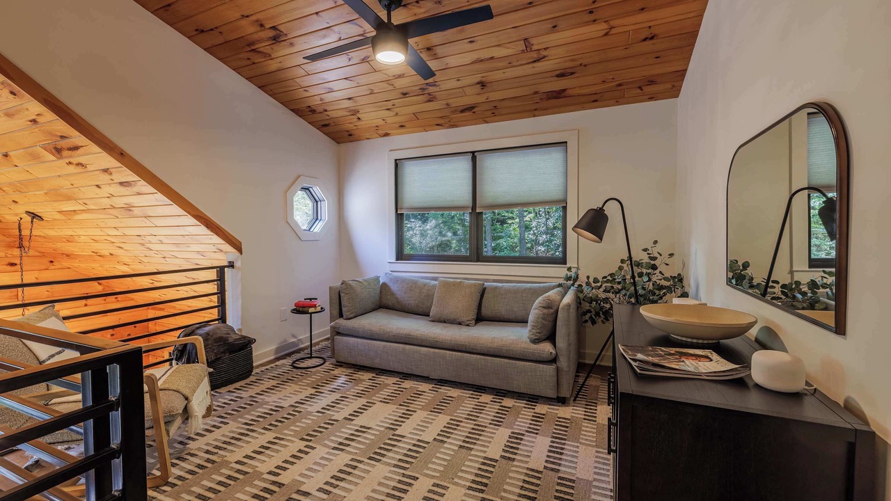 Photo of Livingroom in Cherry Log