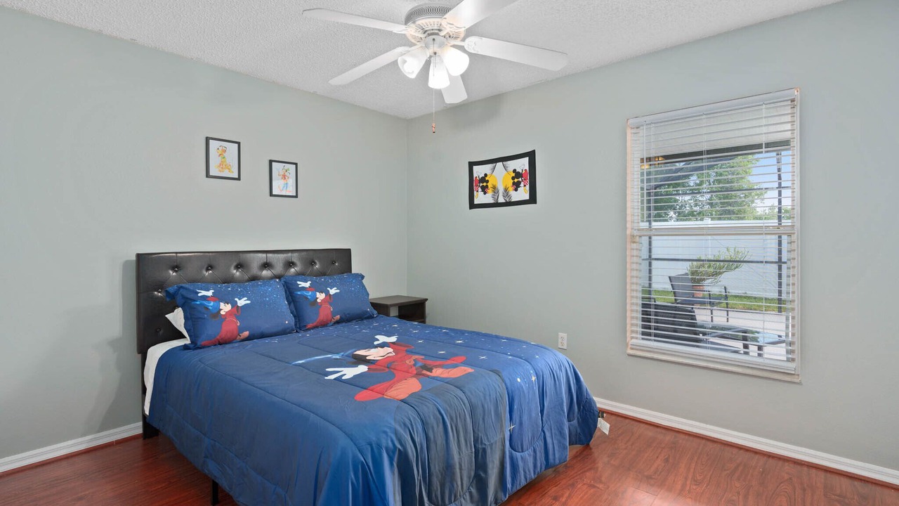 Photo of Bedroom in Crescent Lakes