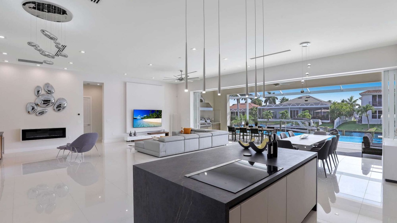 Photo of Livingroom in Yacht Club