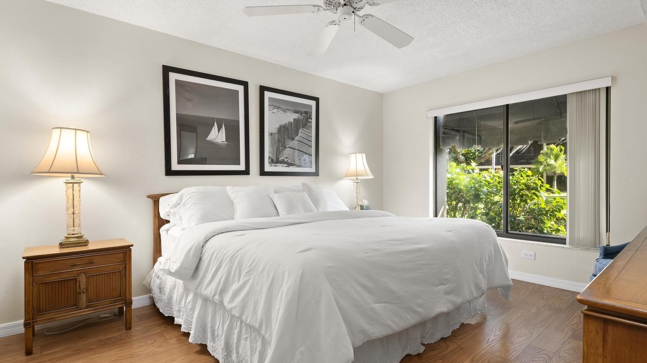 Photo of Bedroom in Gulf Gate Estates