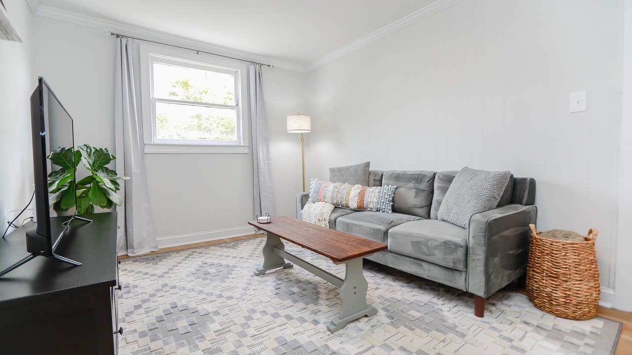 Photo of Livingroom in Central Newport News