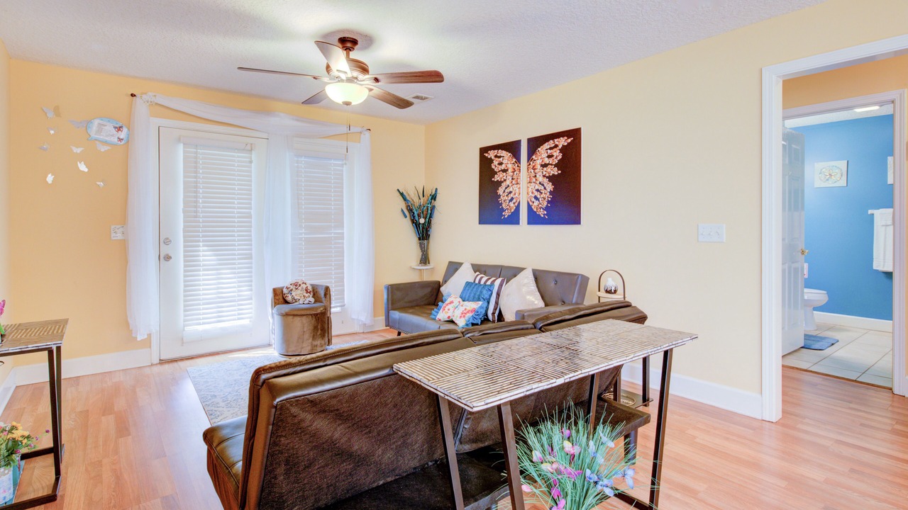 Photo of Livingroom in Dock Junction