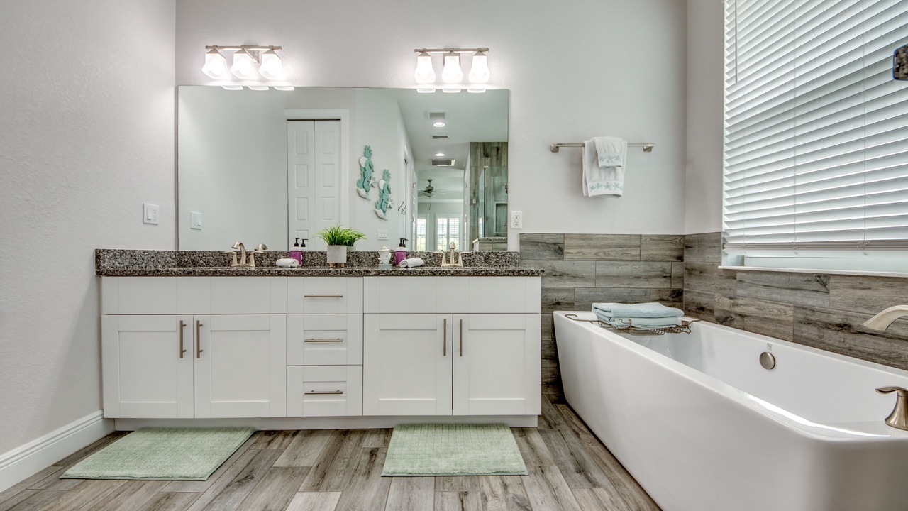 Photo of Bathroom in Pelican