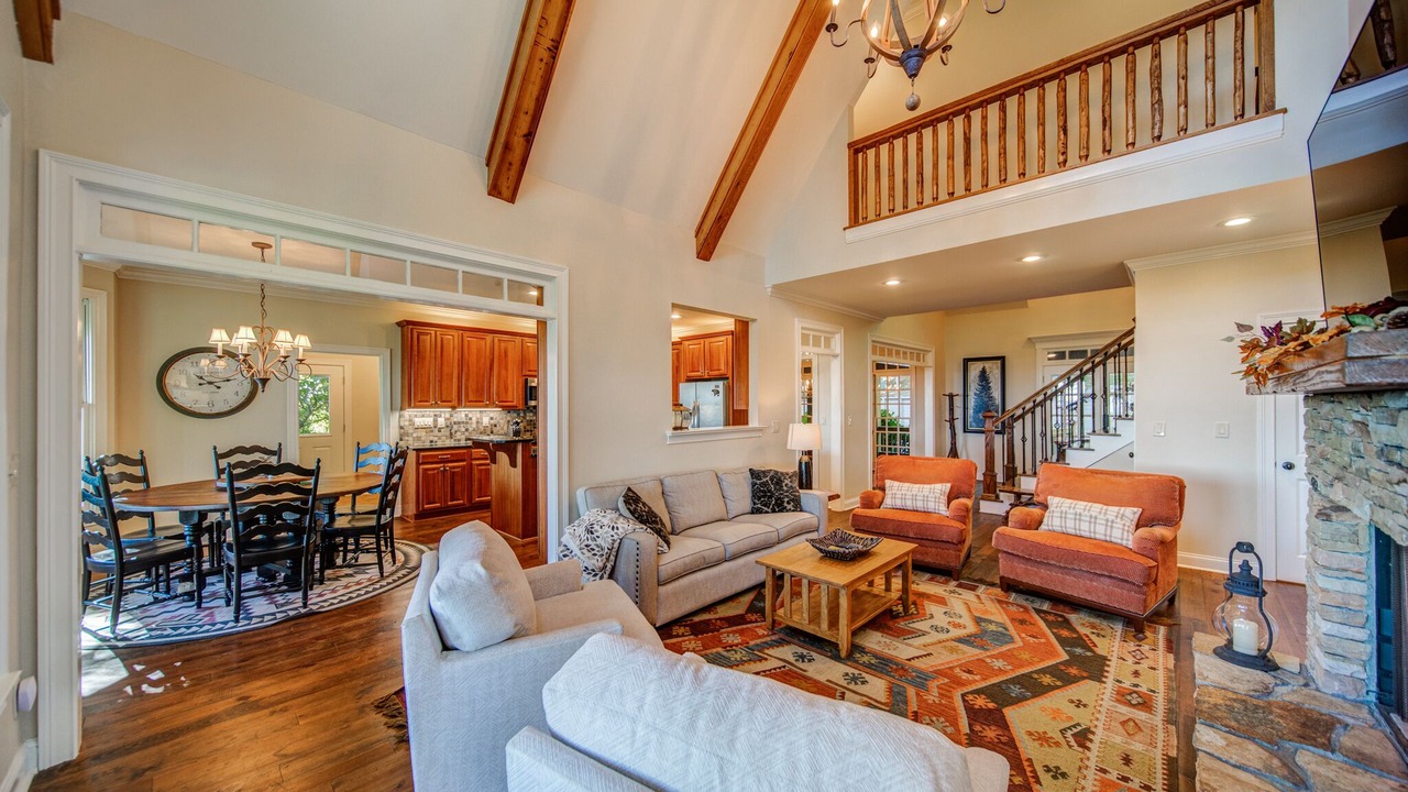 Photo of Livingroom in Big Canoe