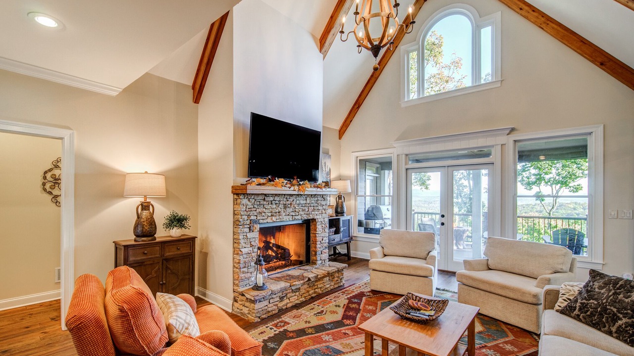 Photo of Livingroom in Big Canoe