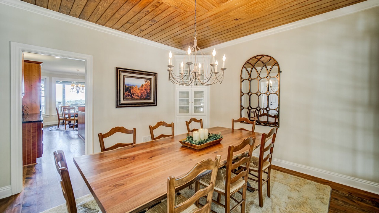 Photo of Livingroom in Big Canoe