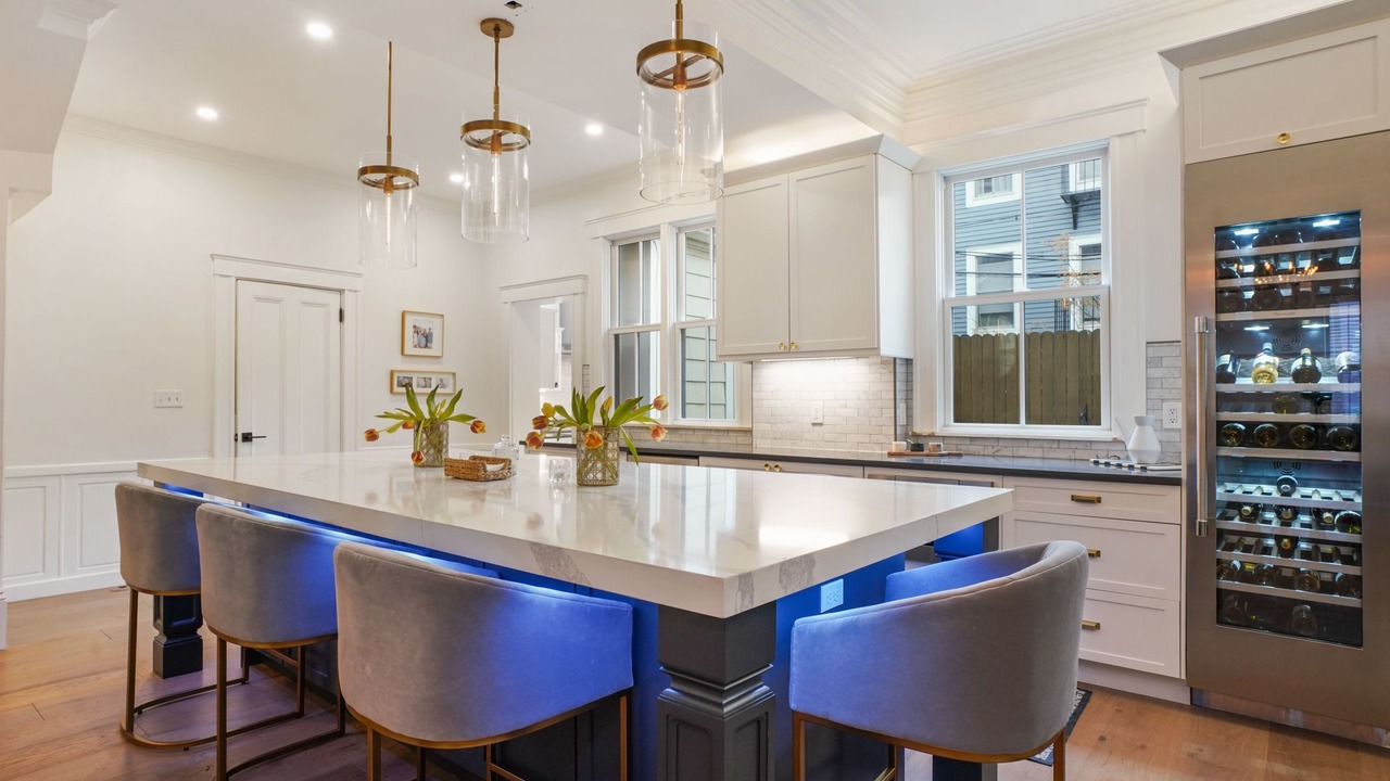 Photo of Livingroom in Thompson Square - Bunker Hill