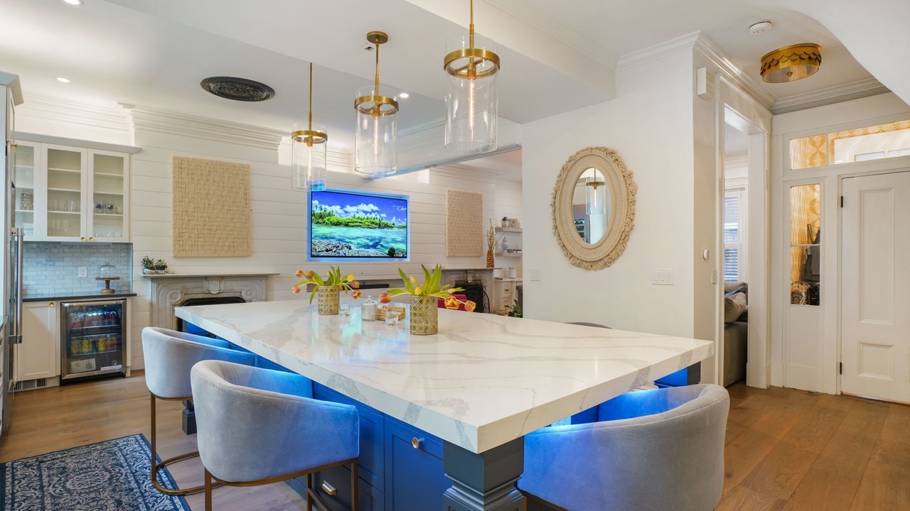 Photo of Livingroom in Thompson Square - Bunker Hill