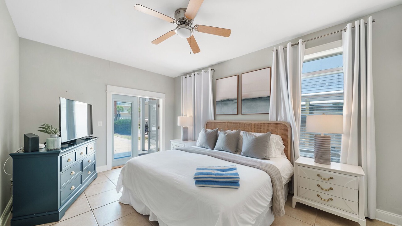 Photo of Bedroom in Crystal Beach