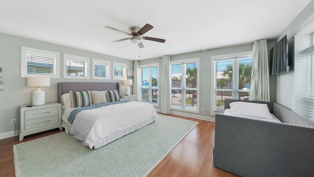 Photo of Bedroom in Crystal Beach