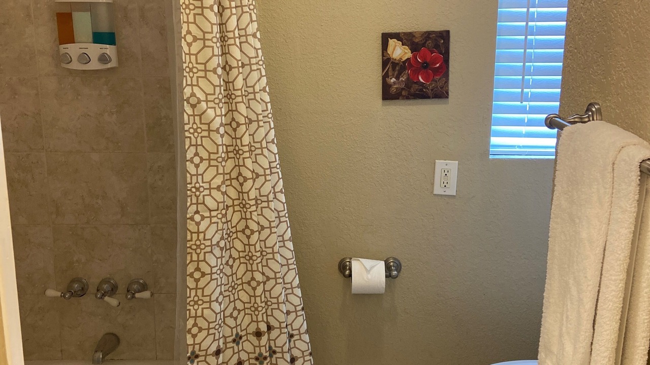 Photo of Bathroom in Temple Crest