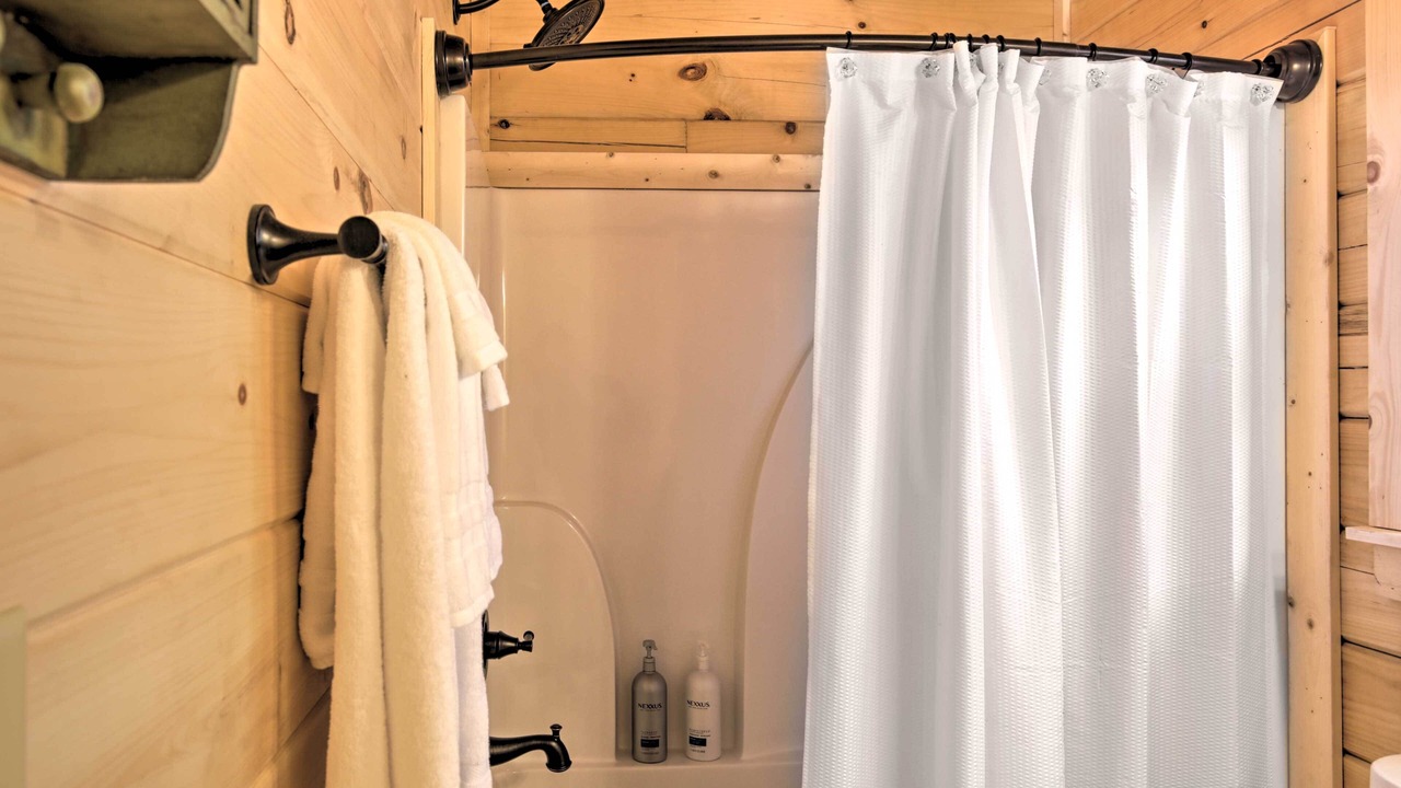Photo of Bathroom in Cherry Log
