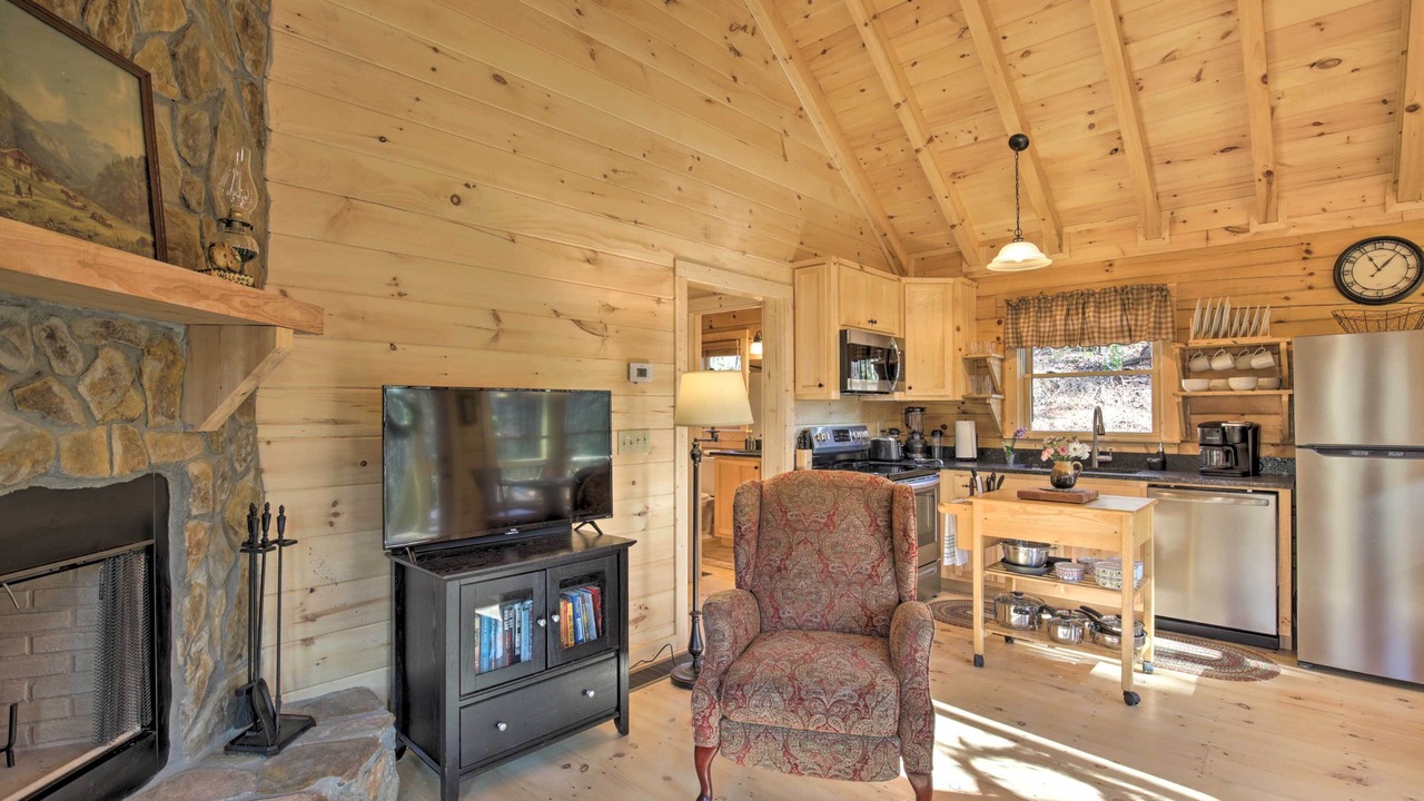 Photo of Livingroom in Cherry Log