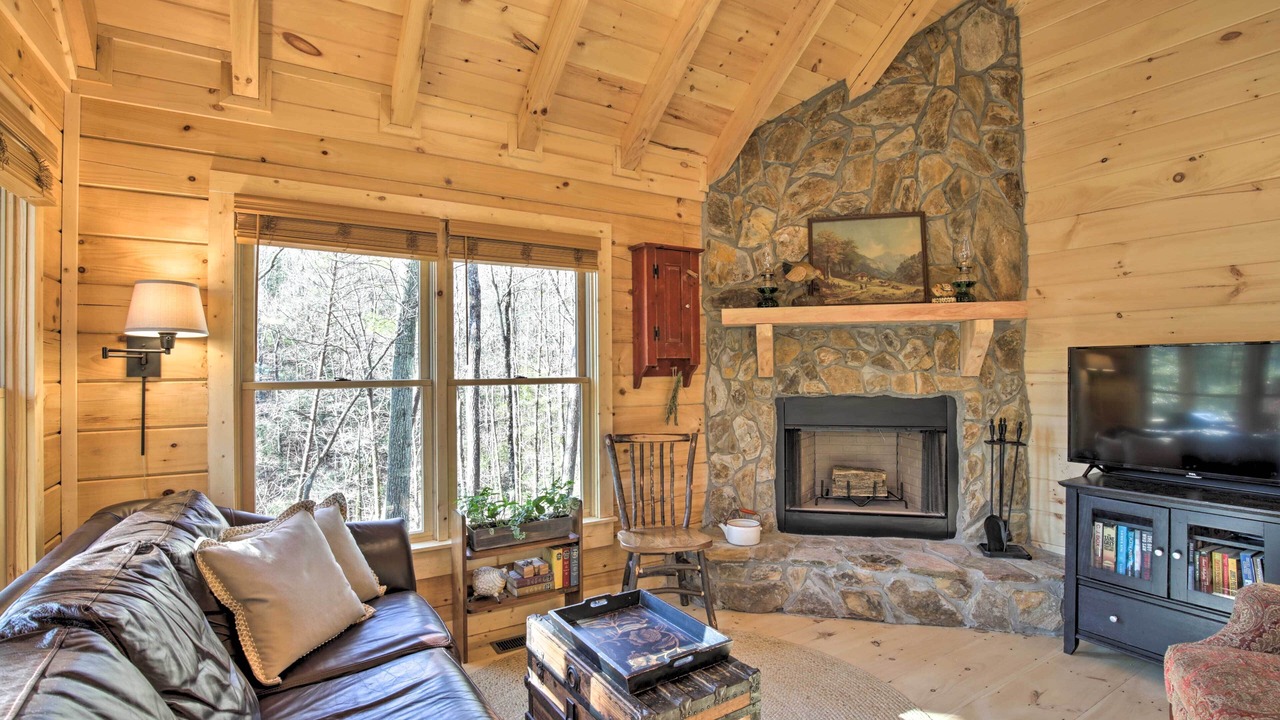 Photo of Bedroom in Cherry Log