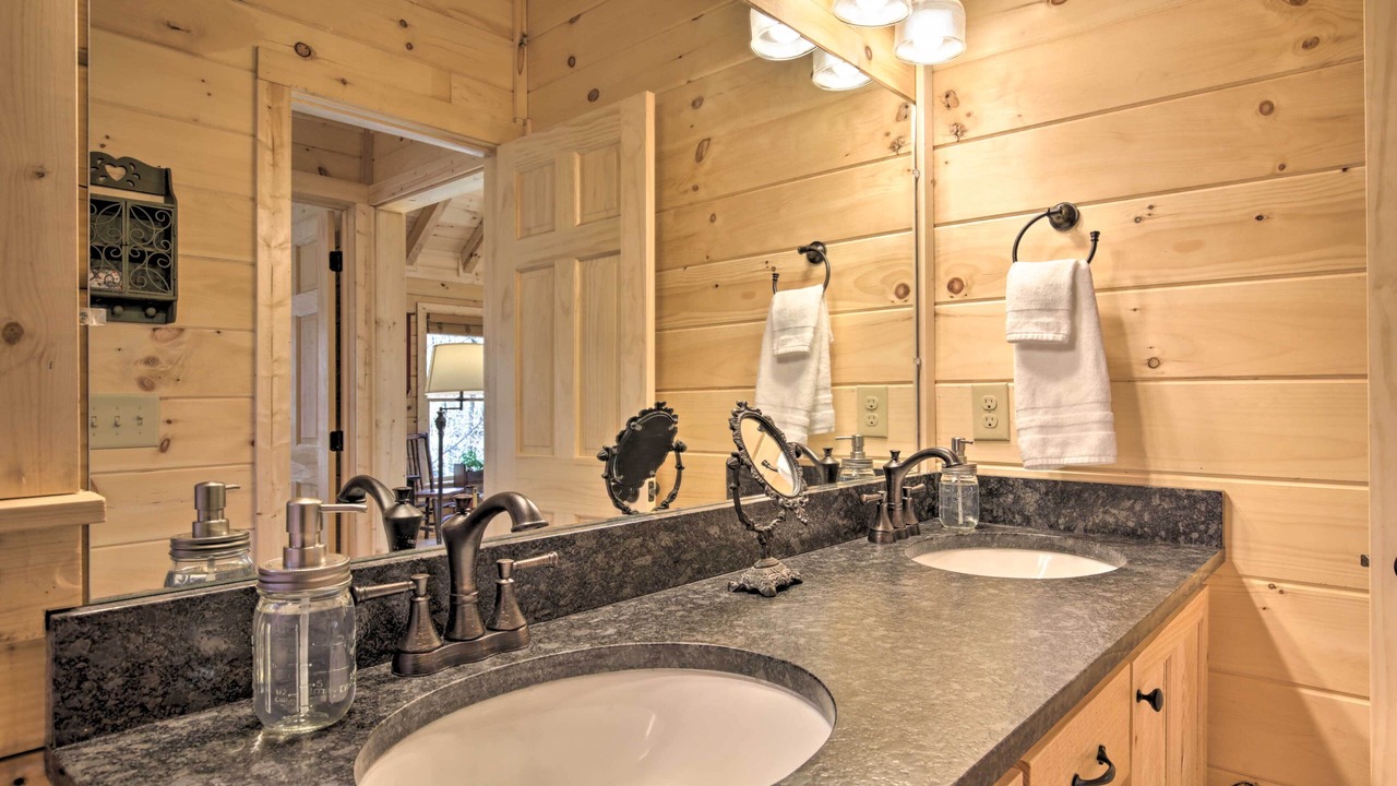 Photo of Bathroom in Cherry Log