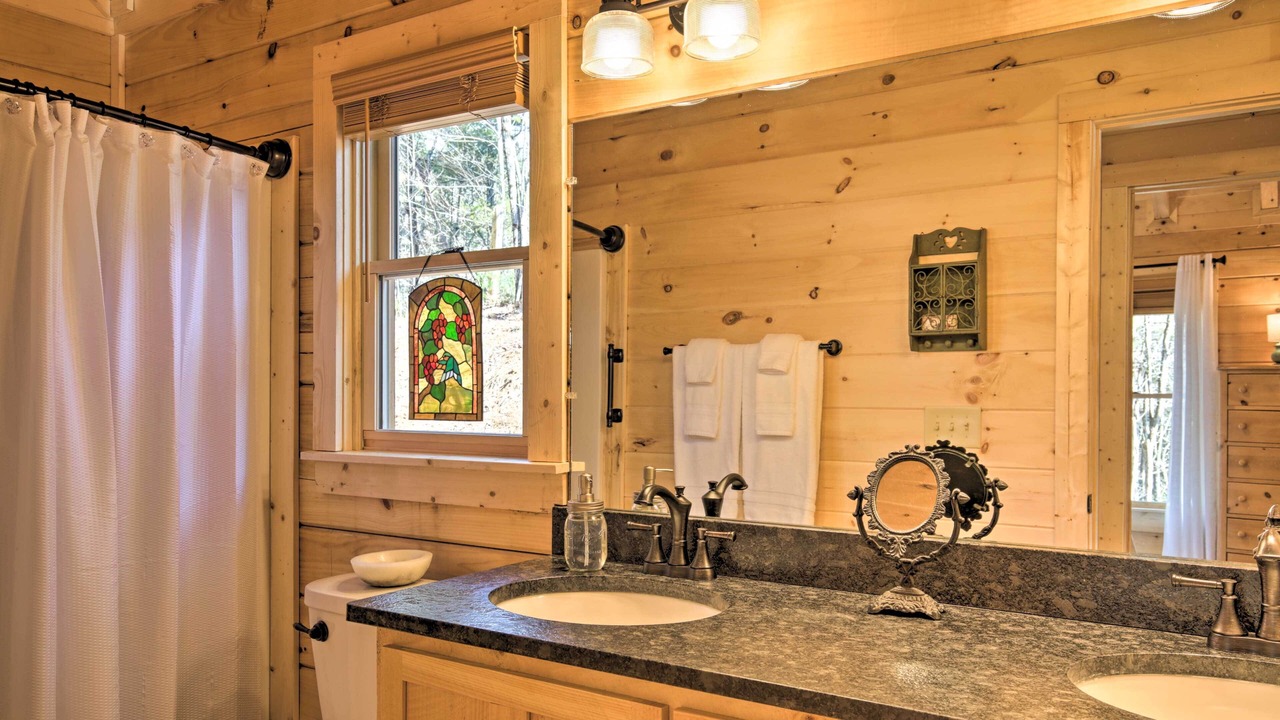 Photo of Bathroom in Cherry Log