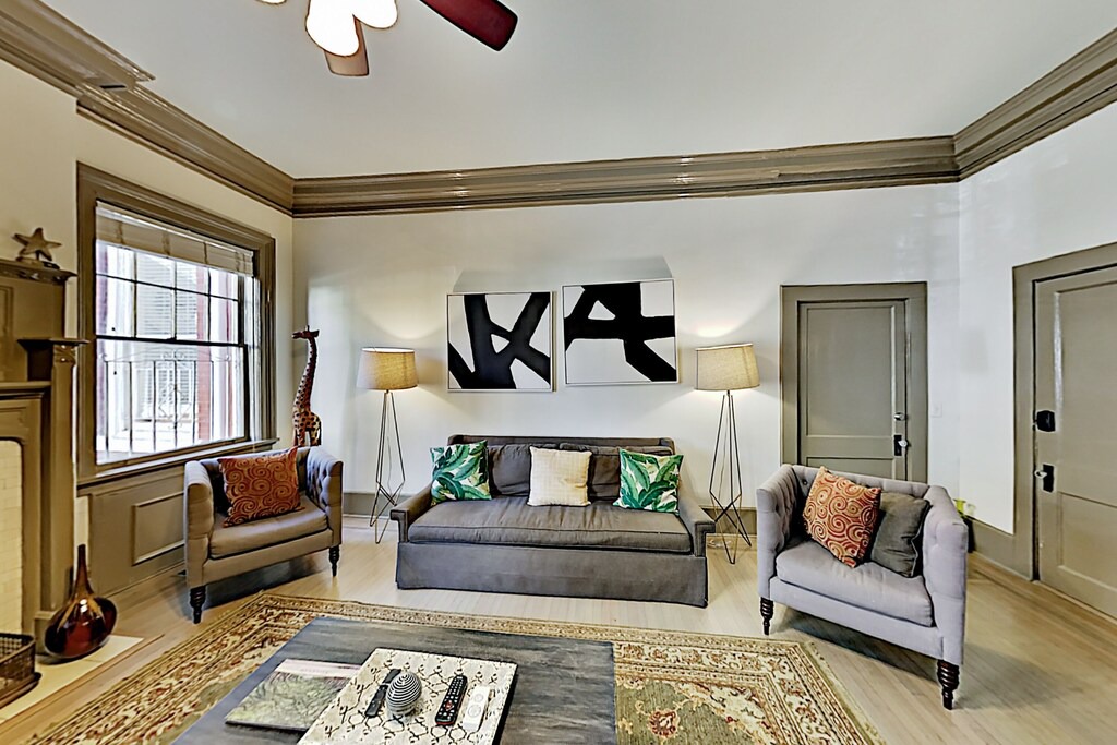 Photo of Livingroom in Thomas Square