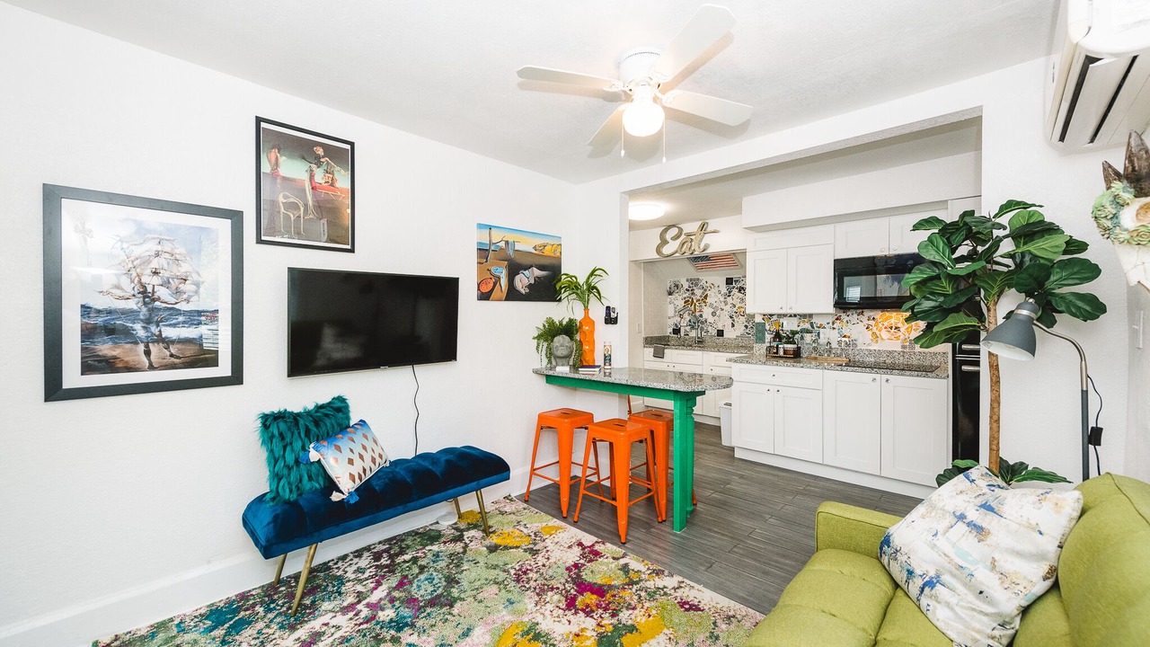 Photo of Livingroom in Historic Uptown