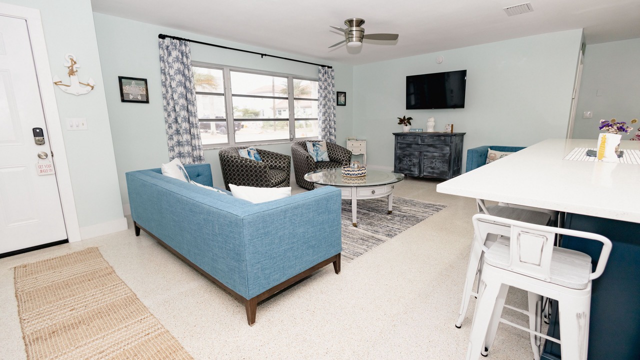 Photo of Livingroom in Yacht Club