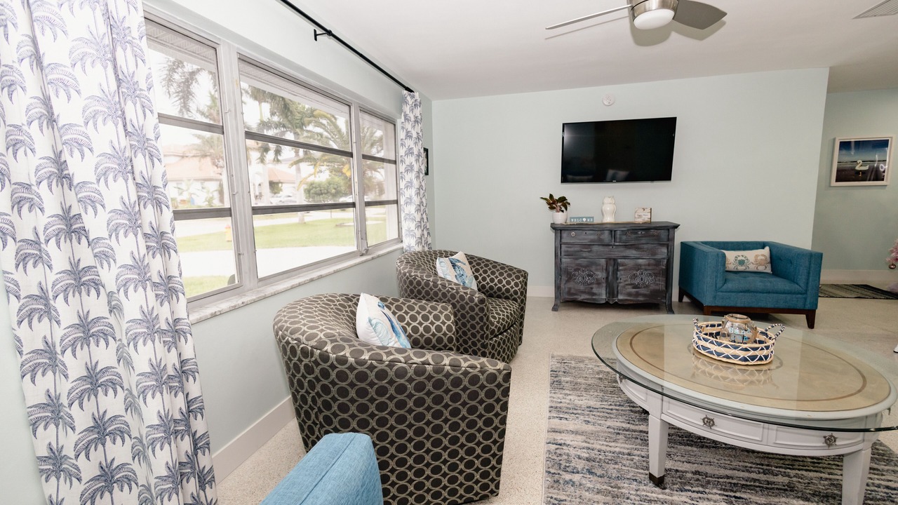 Photo of Livingroom in Yacht Club