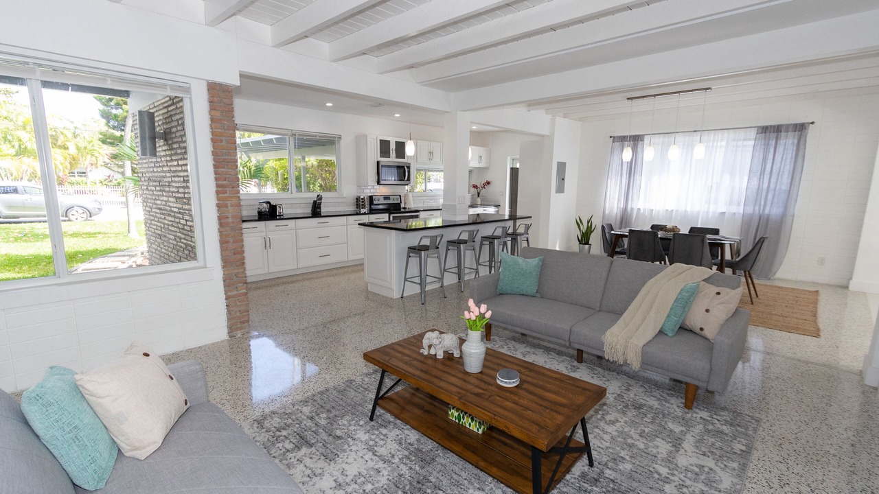 Photo of Livingroom in Northeast Miami