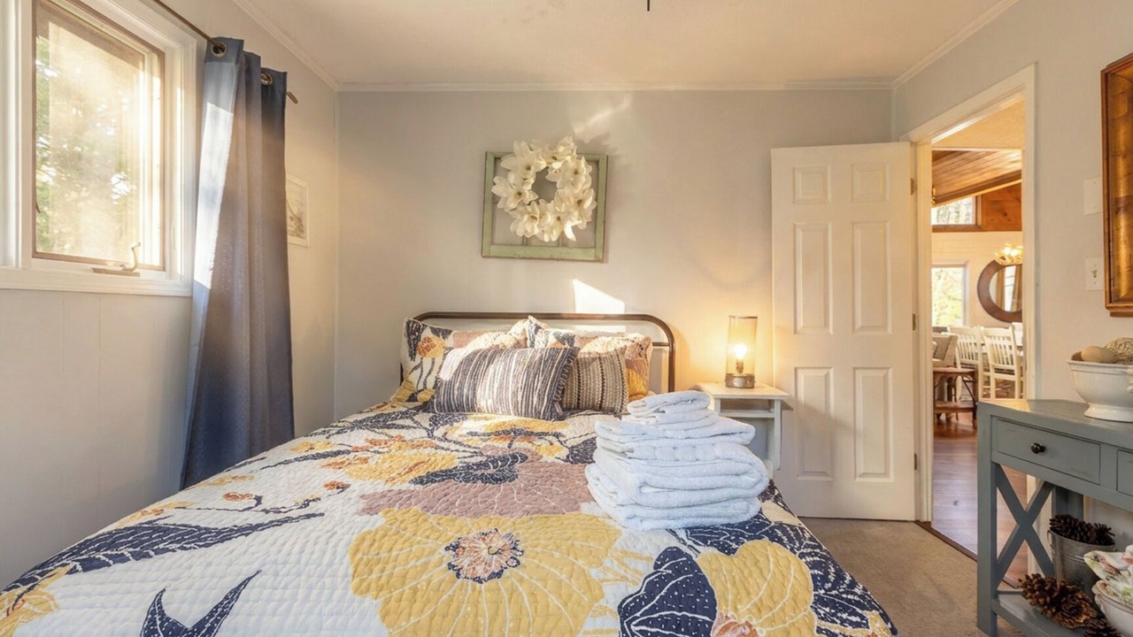 Photo of Bedroom in Deep Gap