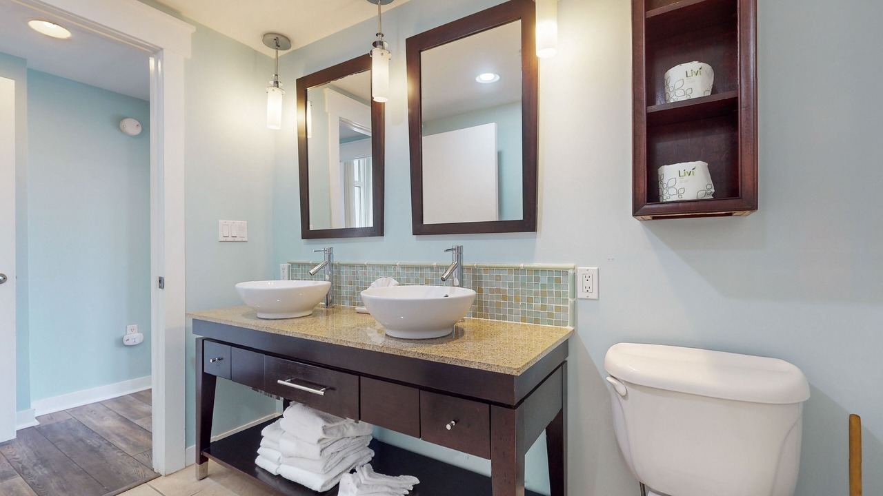 Photo of Bathroom in Baytowne Wharf