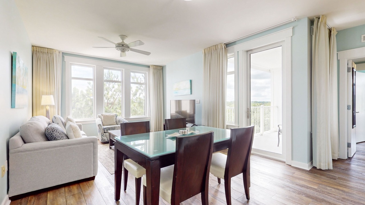 Photo of Livingroom in Baytowne Wharf