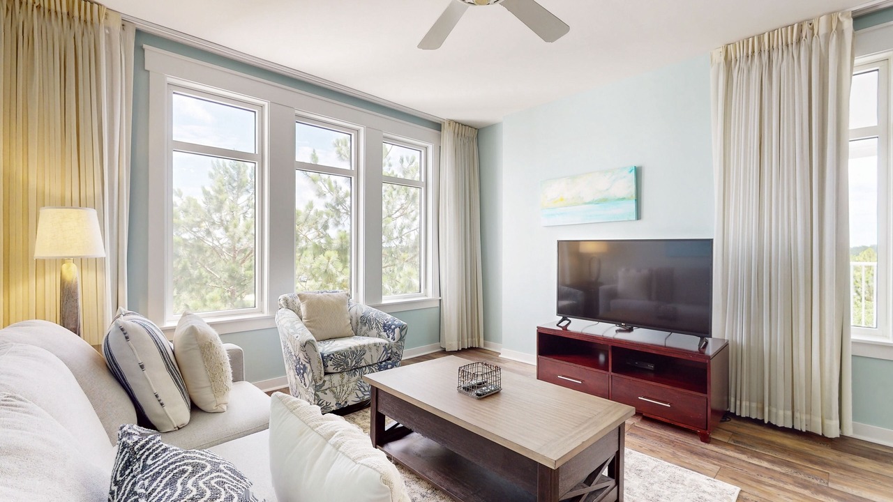 Photo of Livingroom in Baytowne Wharf