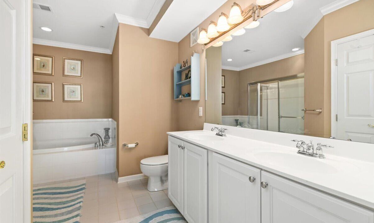 Photo of Bathroom in Sunset Island