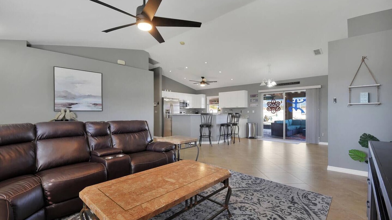 Photo of Livingroom in Diplomat