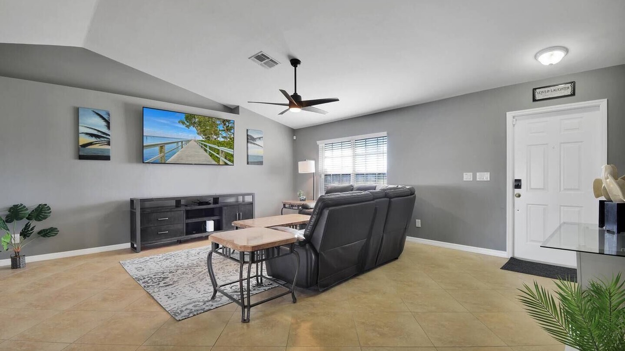 Photo of Livingroom in Diplomat