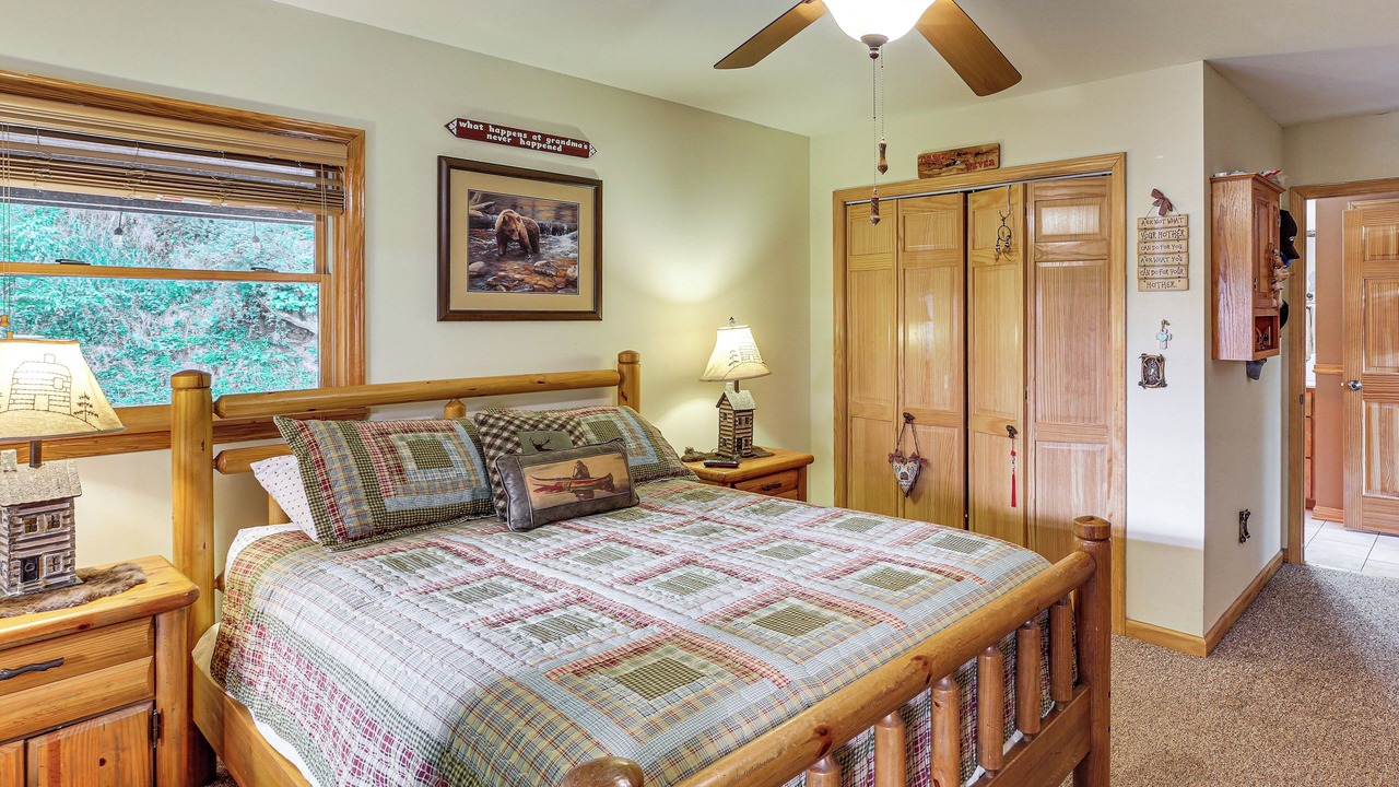 Photo of Bedroom in Piney Creek