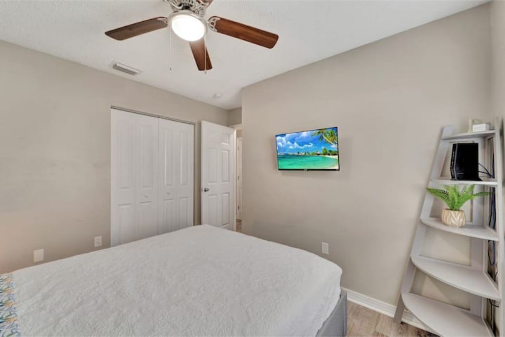 Photo of Bedroom in Lake Sarasota