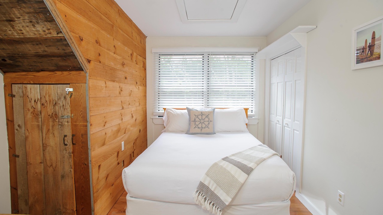 Photo of Bedroom in Lagoon Heights