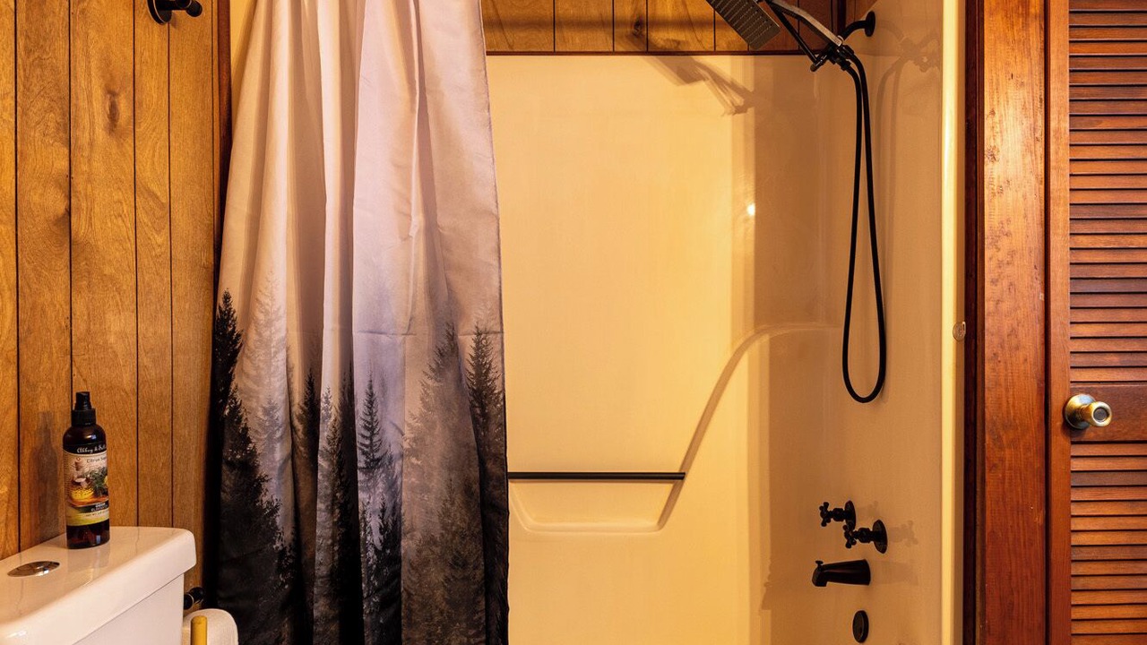 Photo of Bathroom in Raccoon Ridge