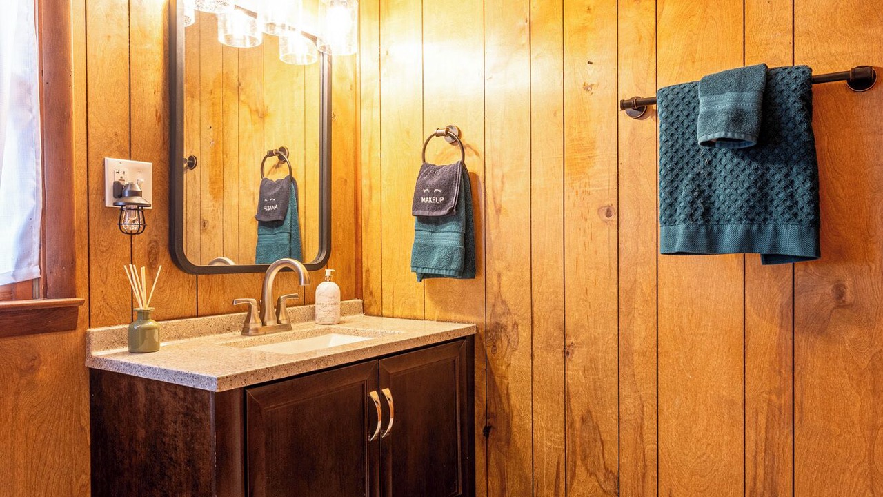 Photo of Bathroom in Raccoon Ridge