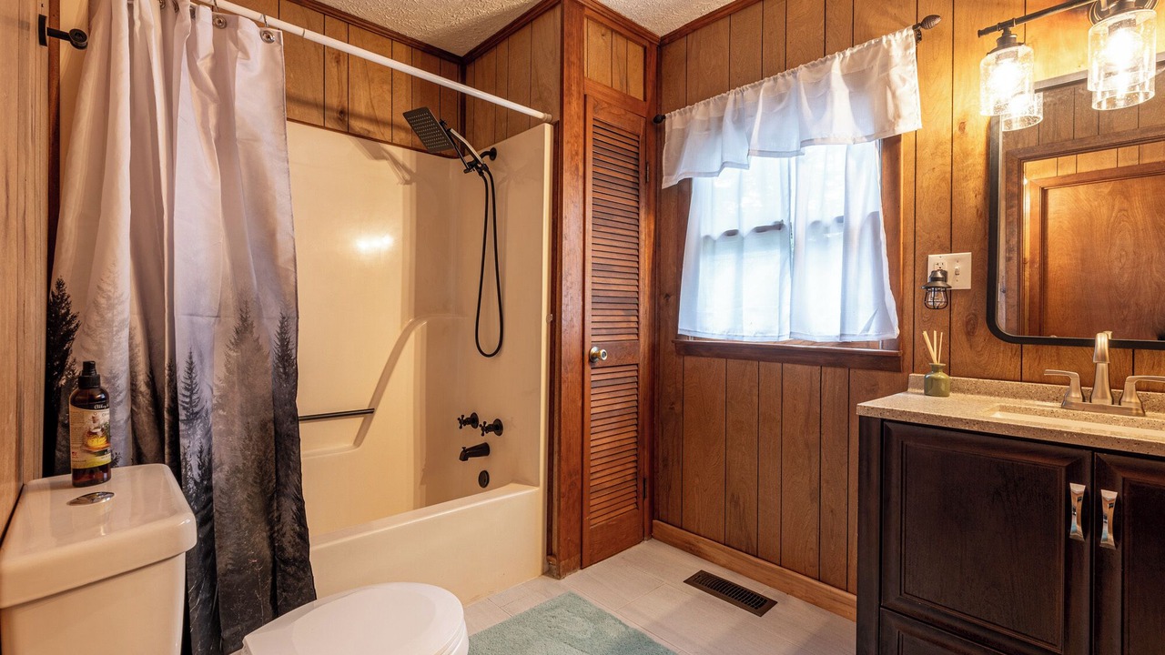 Photo of Bathroom in Raccoon Ridge