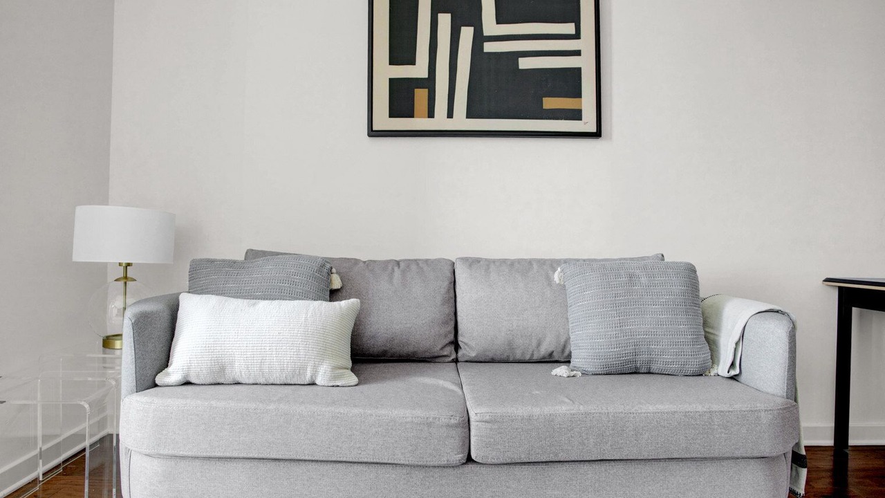 Photo of Livingroom in Woodmont Triangle