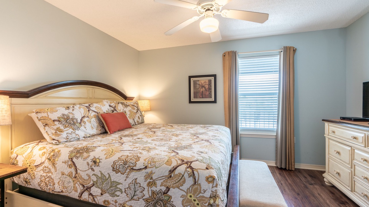 Photo of Bedroom in Crystal Beach