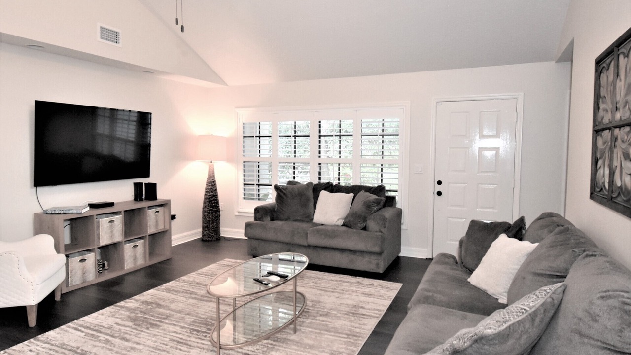 Photo of Livingroom in Saddlebrook