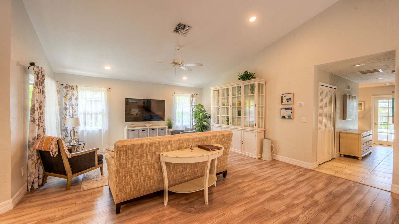 Photo of Livingroom in Naples Park