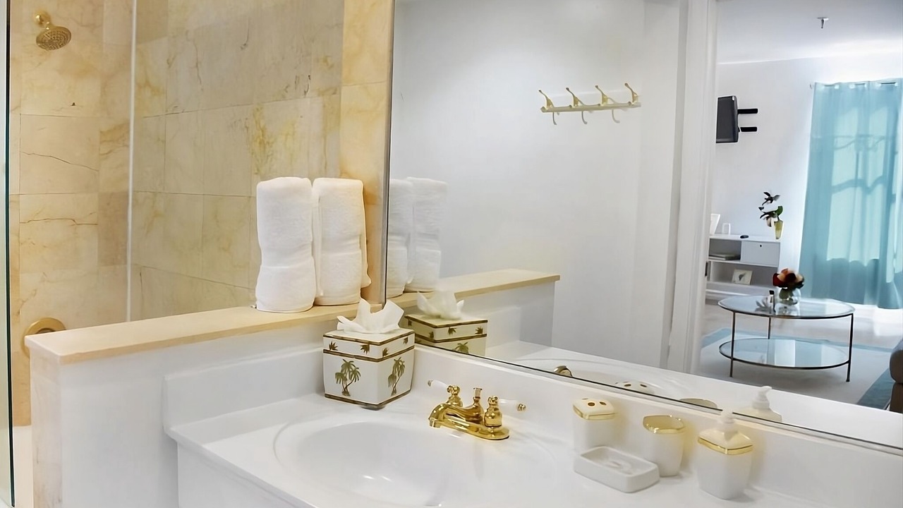 Photo of Bathroom in Flamingo/Lummus
