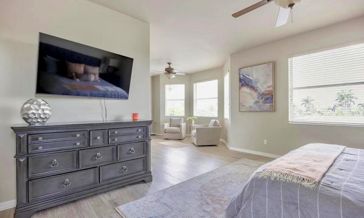 Photo of Bedroom in Yacht Club