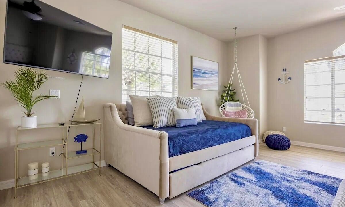 Photo of Bedroom in Yacht Club